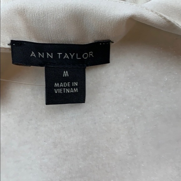 Ann Taylor V-Neck Tunic Ivory Blouse M - Picture 6 of 8